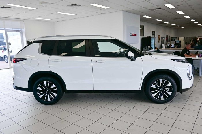 2025 Mitsubishi Outlander LS