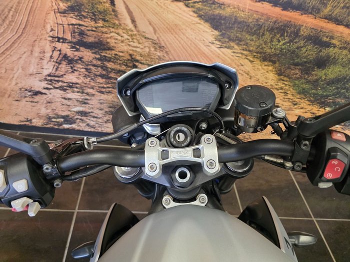 2017 Triumph STREET TRIPLE RS SILVER/RED