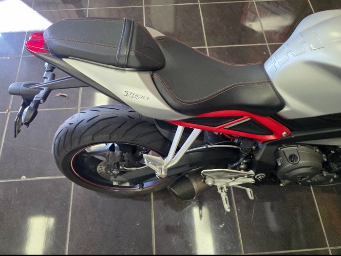 2017 Triumph STREET TRIPLE RS SILVER/RED