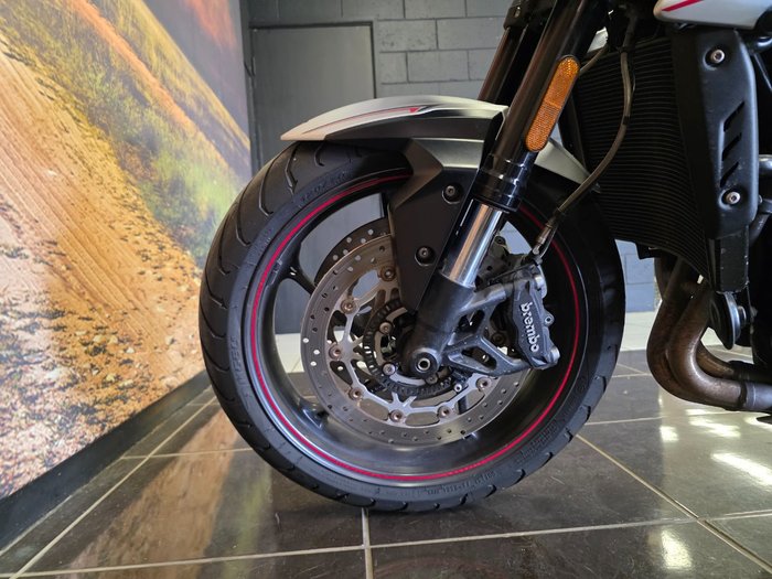 2017 Triumph STREET TRIPLE RS SILVER/RED