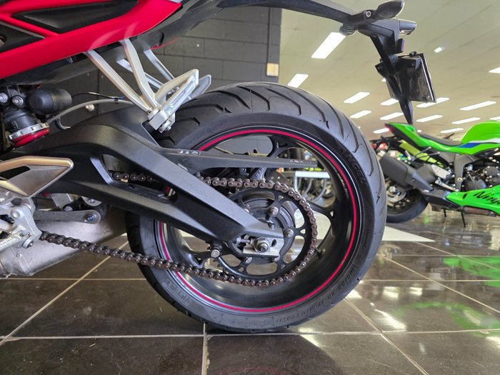 2017 Triumph STREET TRIPLE RS SILVER/RED