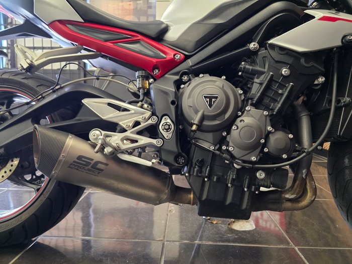 2017 Triumph STREET TRIPLE RS SILVER/RED
