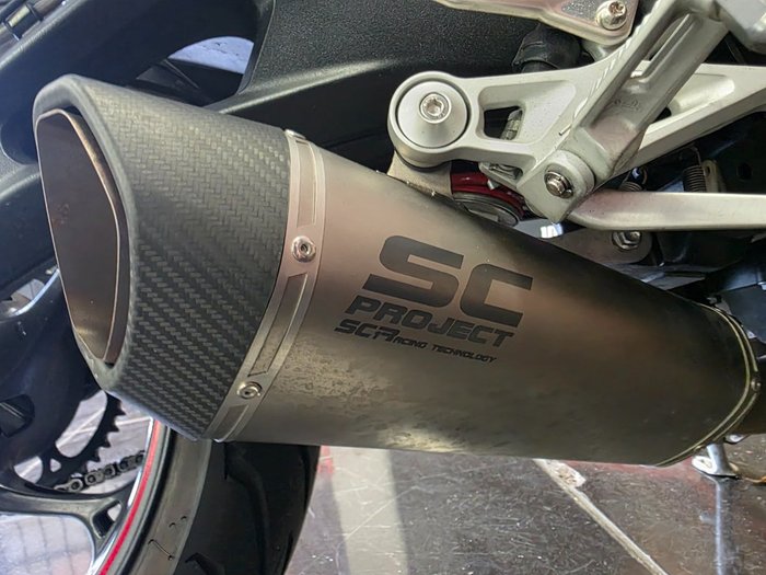 2017 Triumph STREET TRIPLE RS SILVER/RED