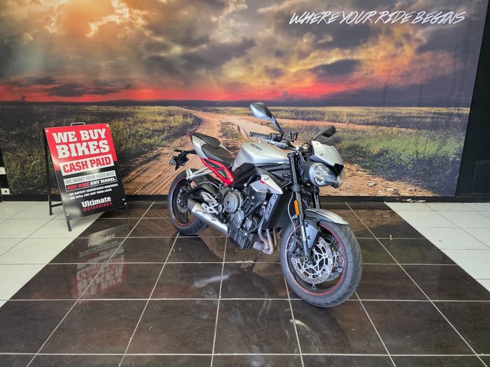 2017 Triumph STREET TRIPLE RS SILVER/RED