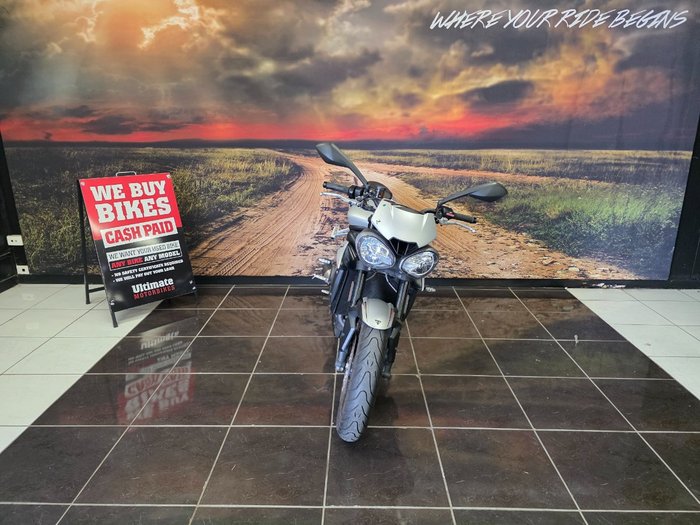 2017 Triumph STREET TRIPLE RS SILVER/RED