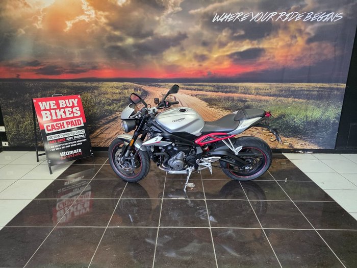 2017 Triumph STREET TRIPLE RS SILVER/RED