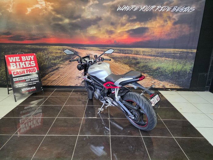 2017 Triumph STREET TRIPLE RS SILVER/RED