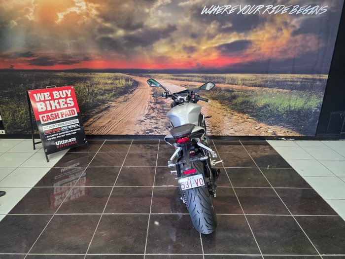 2017 Triumph STREET TRIPLE RS SILVER/RED