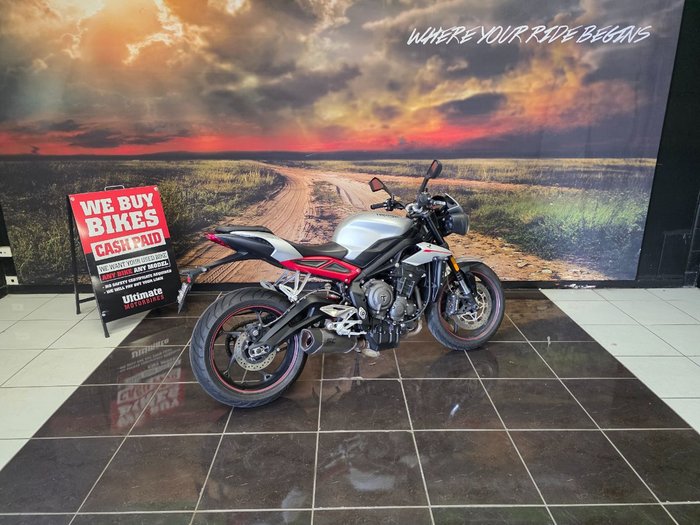 2017 Triumph STREET TRIPLE RS SILVER/RED