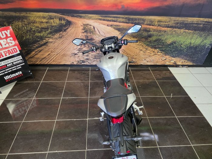 2017 Triumph STREET TRIPLE RS SILVER/RED