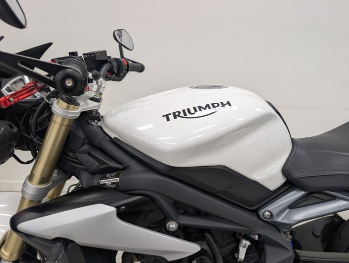 2016 Triumph STREET TRIPLE 660 White