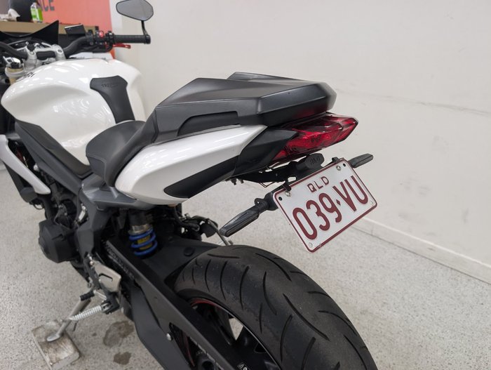 2016 Triumph STREET TRIPLE 660 White