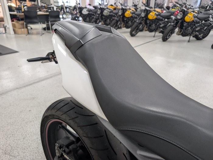 2016 Triumph STREET TRIPLE 660 White