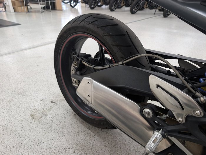 2016 Triumph STREET TRIPLE 660 White