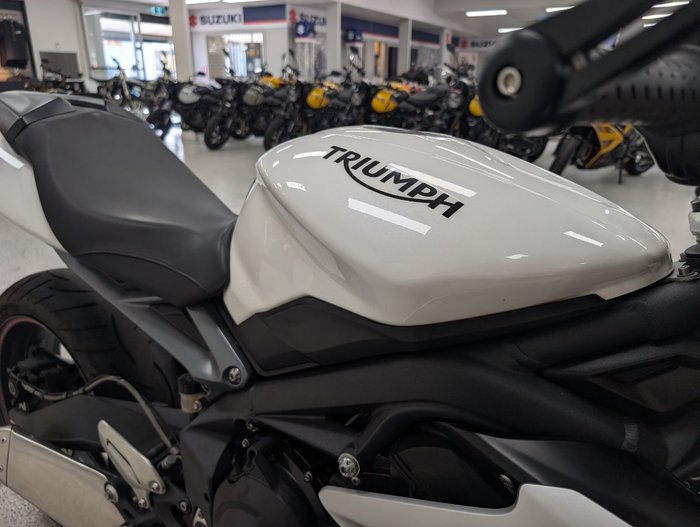2016 Triumph STREET TRIPLE 660 White