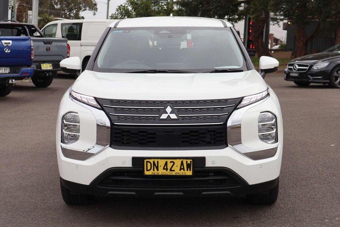 2024 Mitsubishi Outlander ES
