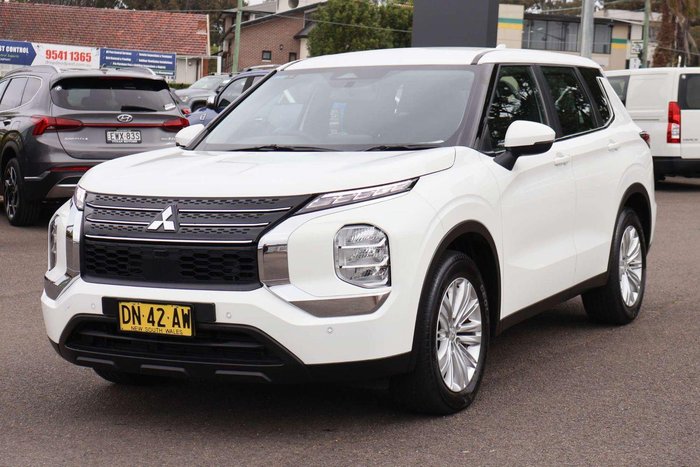 2024 Mitsubishi Outlander ES