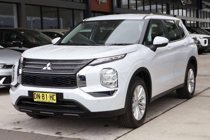 2024 Mitsubishi Outlander ES