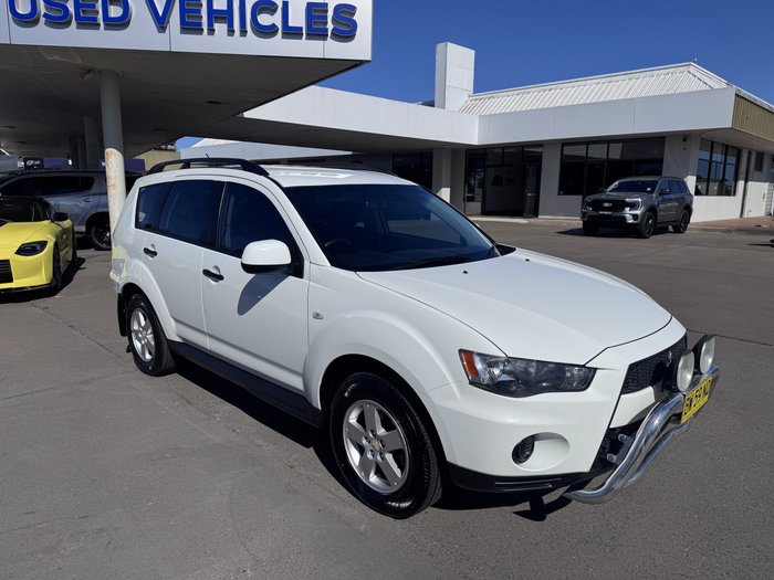 2010 Mitsubishi Outlander LS