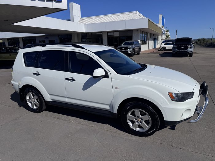 2010 Mitsubishi Outlander LS