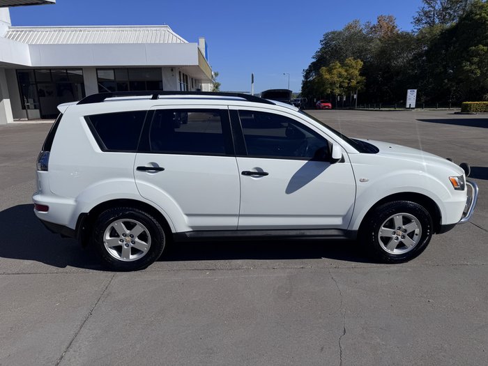 2010 Mitsubishi Outlander LS