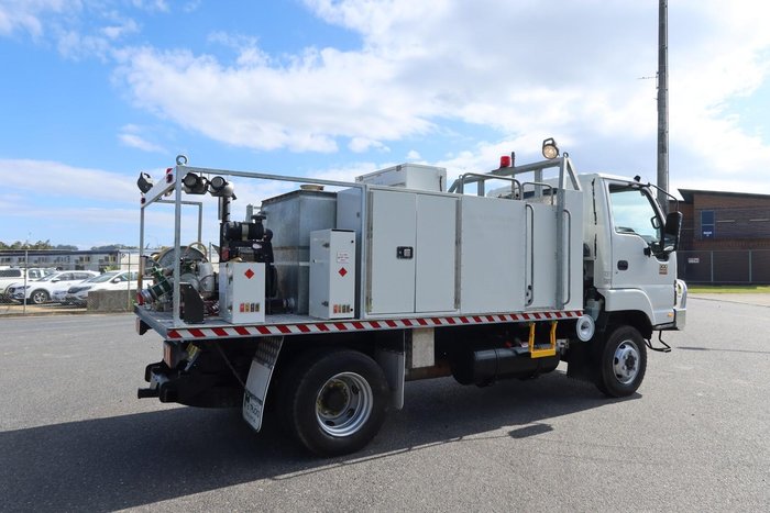 2006 Isuzu N Series NPS 300