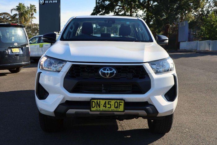 2025 Toyota Hilux SR