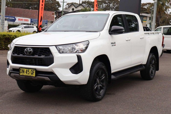 2025 Toyota Hilux SR