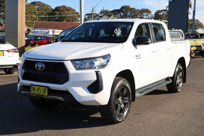 2025 Toyota Hilux SR