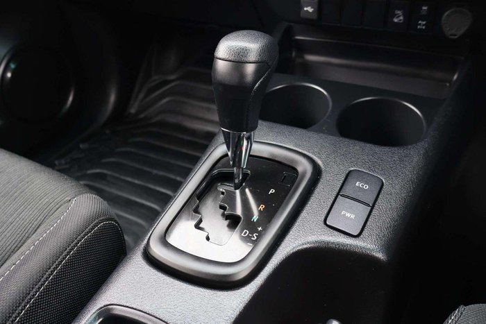 2025 Toyota Hilux SR
