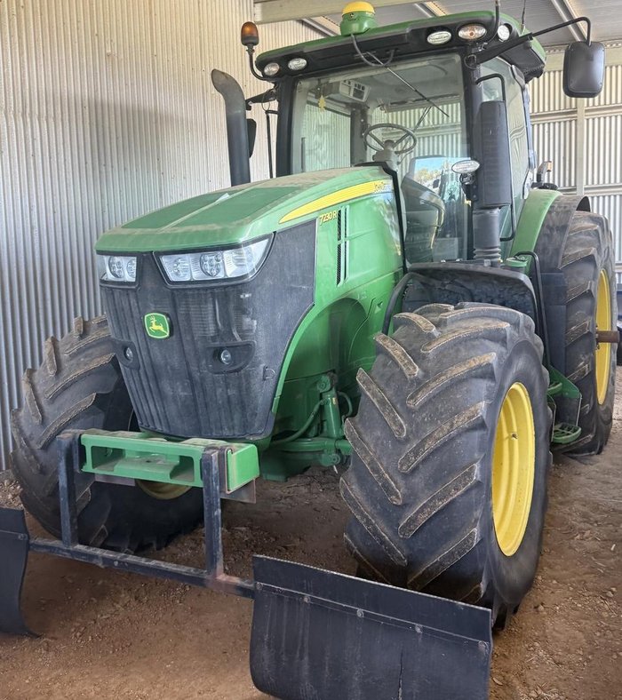 2017 John Deere 7230R