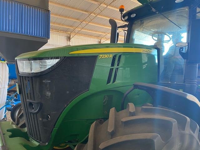 2017 John Deere 7230R