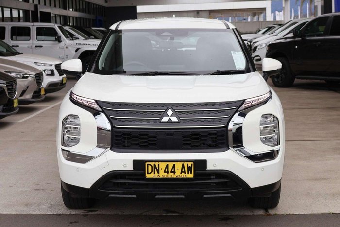 2025 Mitsubishi Outlander ES