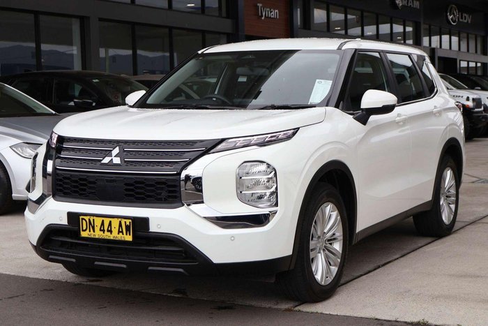 2025 Mitsubishi Outlander ES