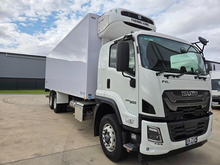 2025 Isuzu Fvl 240-300 14 Pallet Freezer And Lift