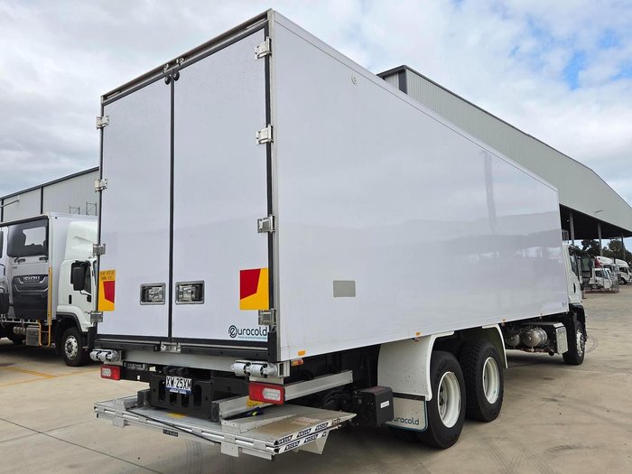 2025 Isuzu Fvl 240-300 14 Pallet Freezer And Lift