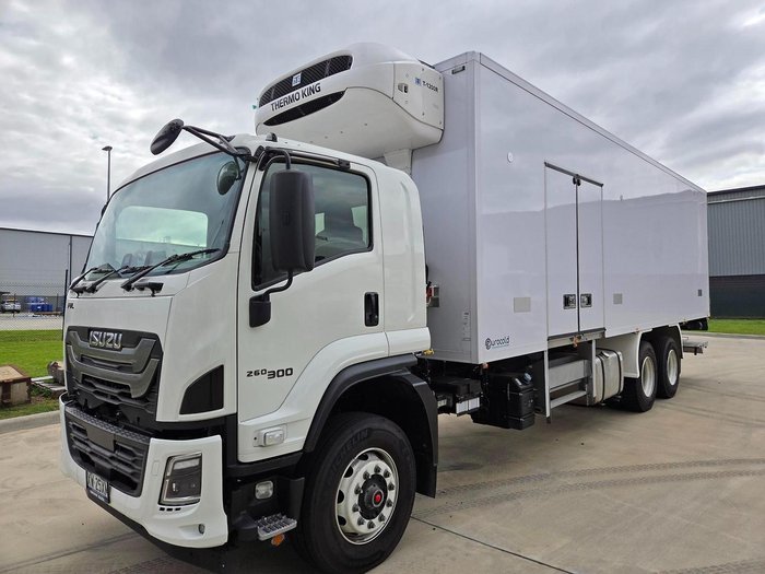 2025 Isuzu Fvl 240-300 14 Pallet Freezer And Lift