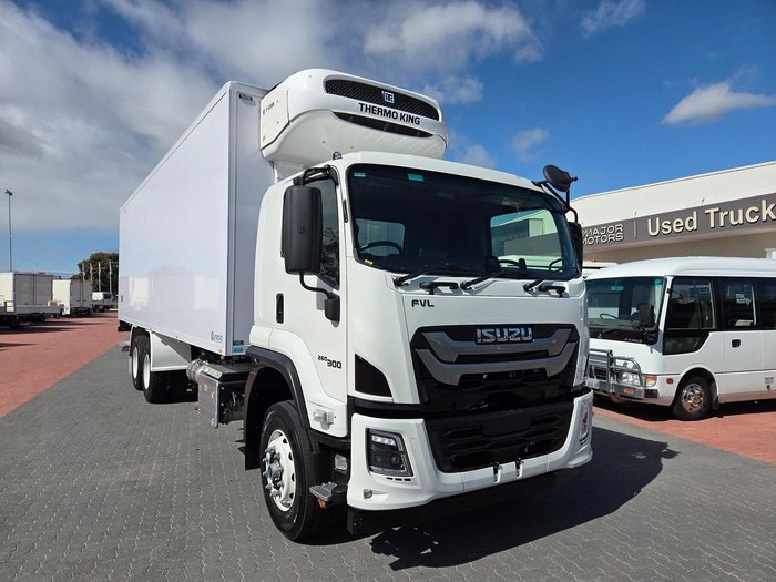 2025 Isuzu Fvl260-300 Auto Lwb 14 Pallet Freezer And Lift