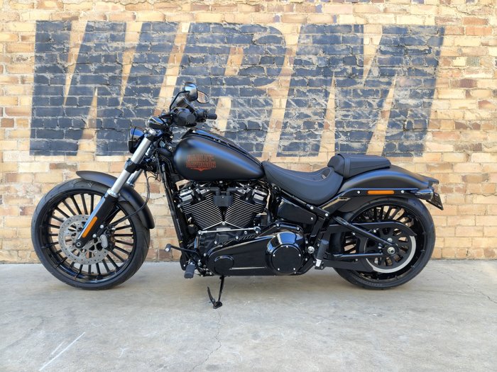 2026 HARLEY-DAVIDSON BREAKOUT 117 (FXBR) ROAD BLACK DENIM