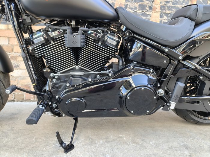 2026 HARLEY-DAVIDSON BREAKOUT 117 (FXBR) ROAD BLACK DENIM