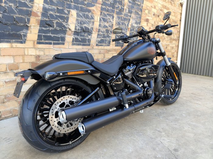 2026 HARLEY-DAVIDSON BREAKOUT 117 (FXBR) ROAD BLACK DENIM