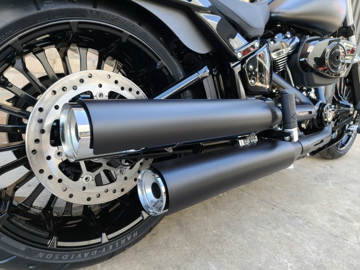 2026 HARLEY-DAVIDSON BREAKOUT 117 (FXBR) ROAD BLACK DENIM