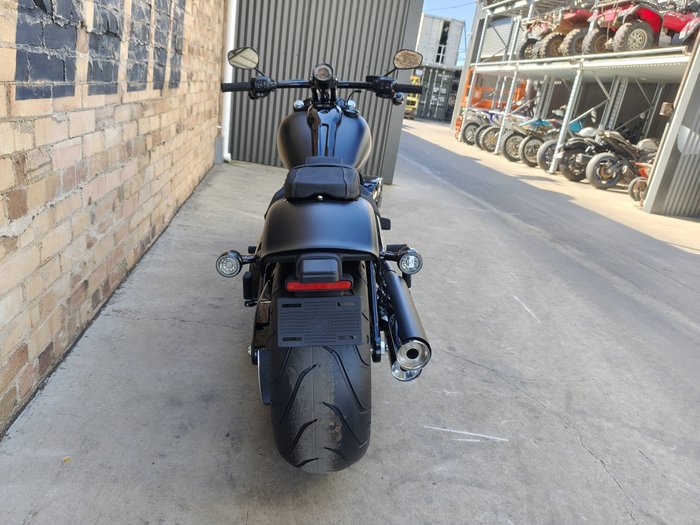 2026 HARLEY-DAVIDSON BREAKOUT 117 (FXBR) ROAD BLACK DENIM