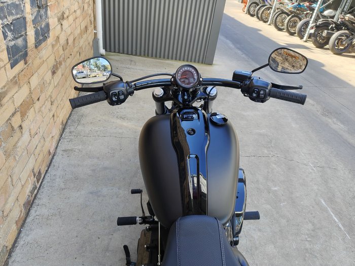 2026 HARLEY-DAVIDSON BREAKOUT 117 (FXBR) ROAD BLACK DENIM