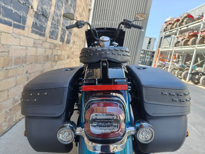 2026 HARLEY-DAVIDSON HERITAGE CLASSIC 117 (FLHC) ROAD TEAL THUNDER