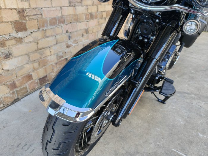 2026 HARLEY-DAVIDSON HERITAGE CLASSIC 117 (FLHC) ROAD TEAL THUNDER