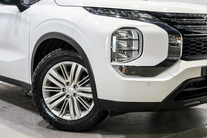 2023 Mitsubishi Outlander ES