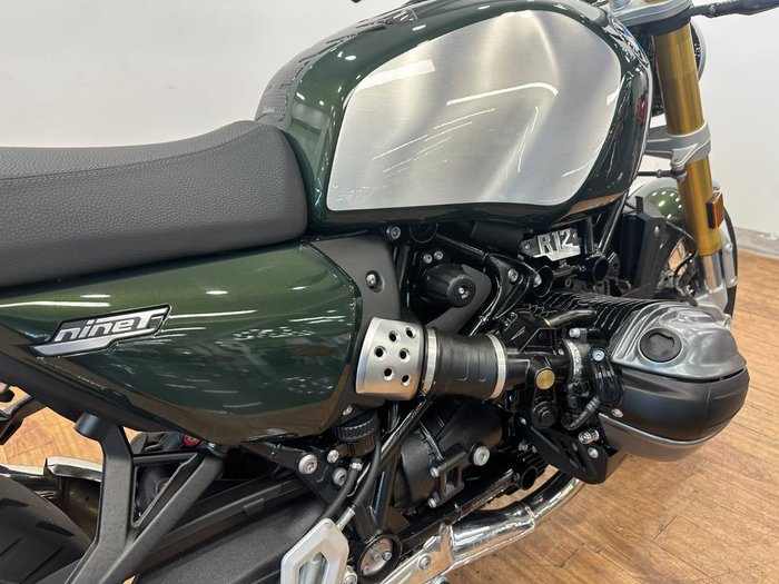 2025 BMW Motorrad R 12 nineT GREEN