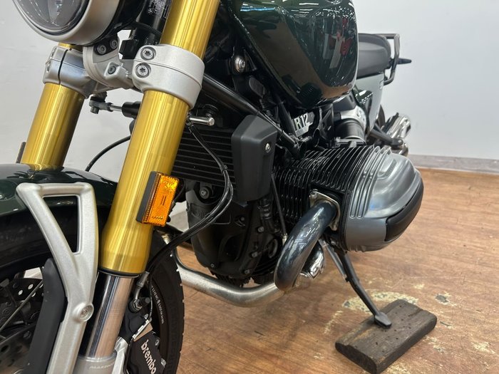 2025 BMW Motorrad R 12 nineT GREEN