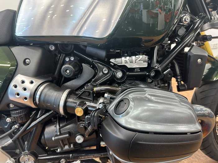 2025 BMW Motorrad R 12 nineT GREEN